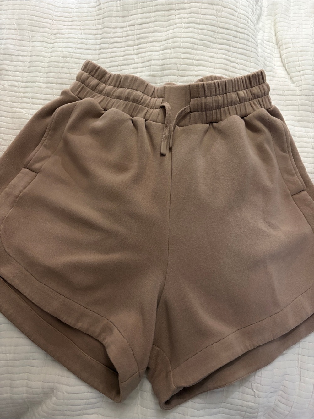 Varley Keely High rise short 4 inch size medium in a beige mocha color - Picture 3 of 15